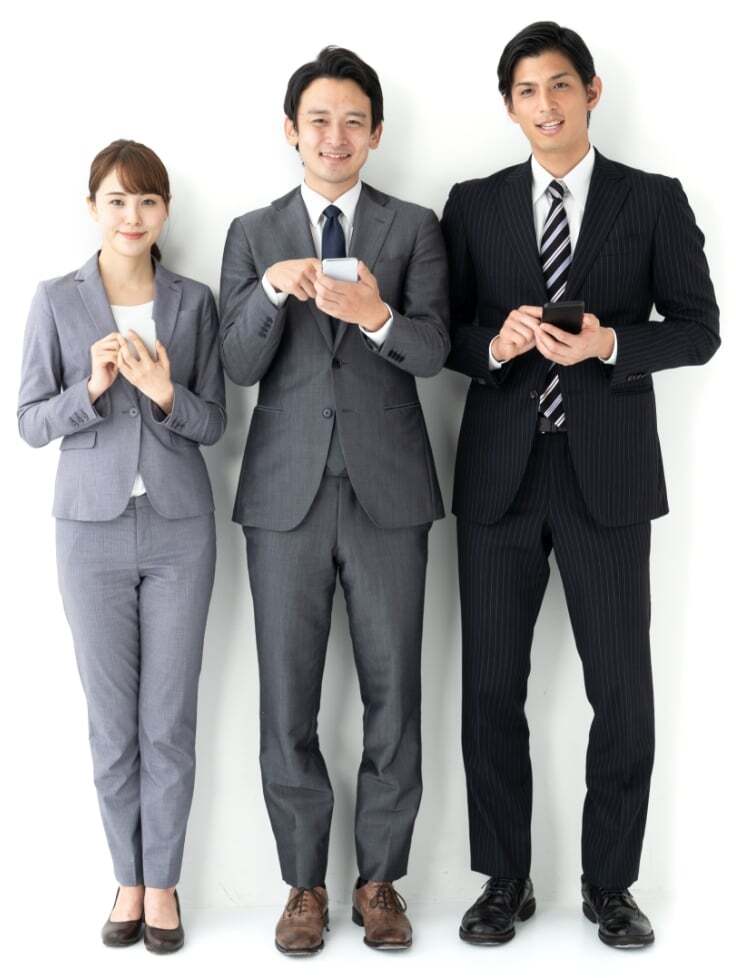 法人携帯を持つ営業マン